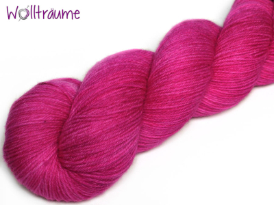 Molly High Twist Magenta, Uni marmoriert, handgefärbte Wolle von wollträume